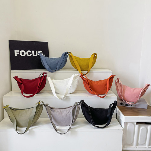 饺子包韩版女包百搭斜挎包休闲大容量牛津包简约女生通勤单肩包包