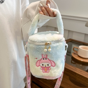 2025新款 包包女包毛绒水桶包毛毛包女可爱手机包儿童小卡通斜挎包