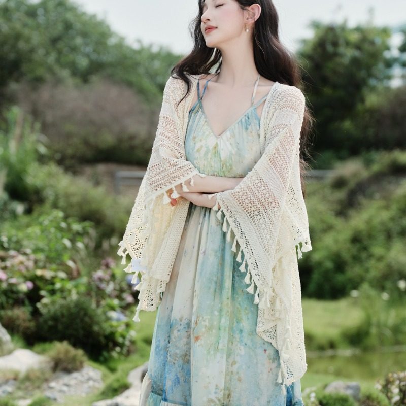 法式温柔甜美气质性感印花民族风吊带连衣裙镂空披肩开衫两件套装
