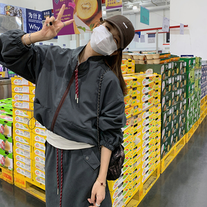 灰色休闲运动搭配一整套女2025早春新款设计感时尚夹克工装半身裙