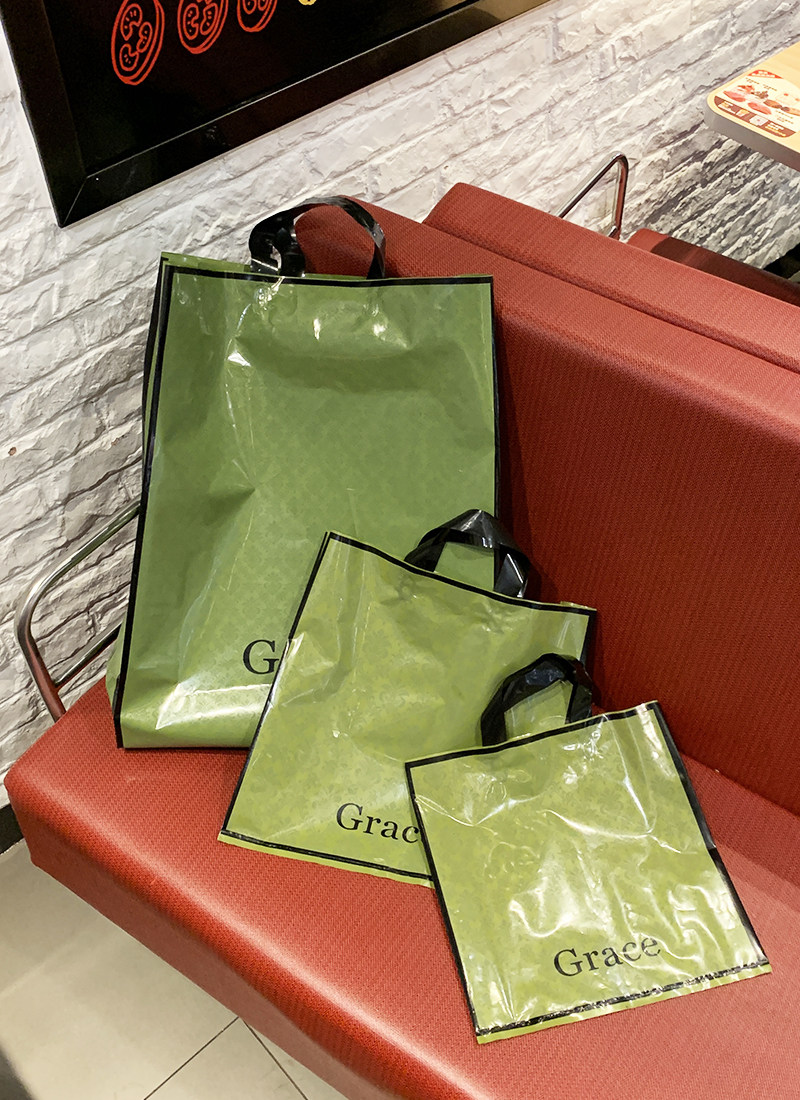 高档竖款靴子服装店塑料手提袋图片