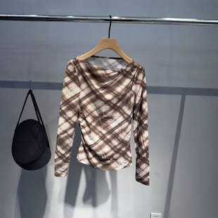 佳禾艾诺丝2026春装新款显瘦一字领修身上衣打底衫女BR501159-589