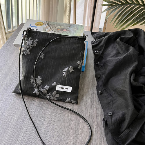 GGSGBAG斜挎拉链手机包小众黑色