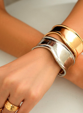 Hip hop smooth bracelet嘻哈风光面不规则手镯女金属几何V形手环