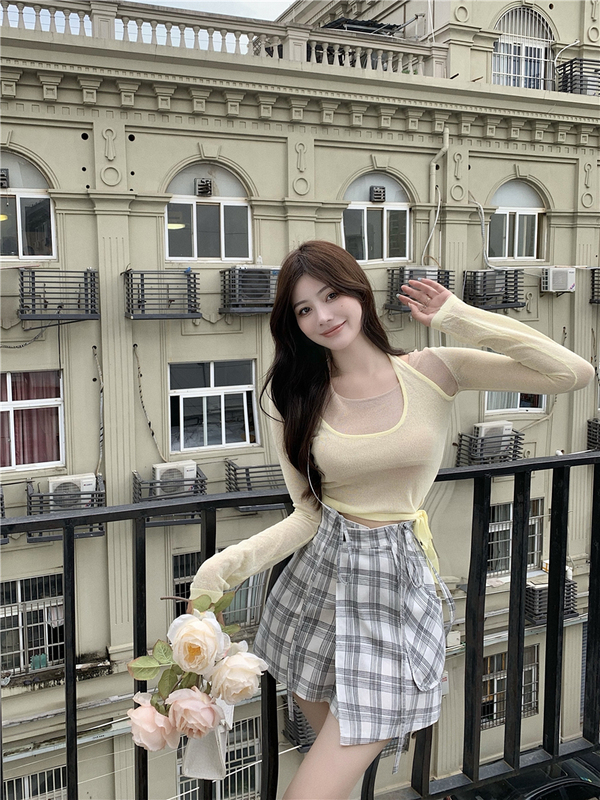 Real price, real auction, fake neck, two pieces of care machine, pure desire Long Sleeve Top + design sense bandage and strap skirt