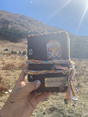 西藏手账本扎基拉姆手工皮具复古笔记本各种纸品穿插藏传文玩配饰