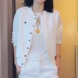 休闲风白色短外套女春季蜜蜂刺绣圆领纽扣百搭小外套