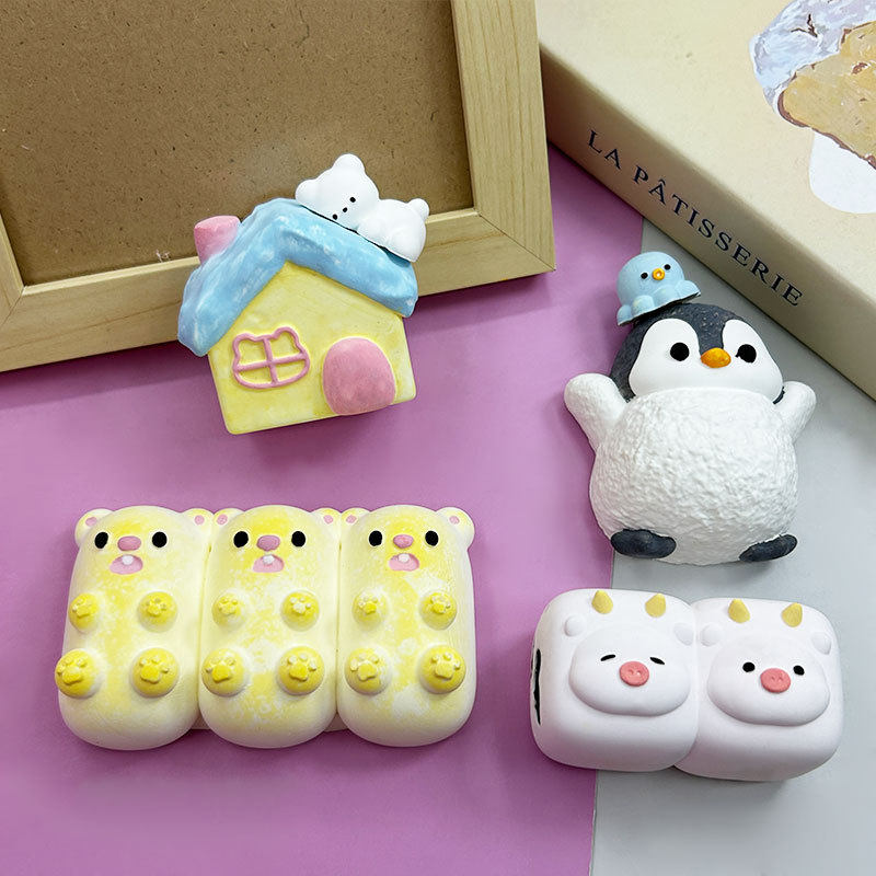 卡通捏捏乐硅胶模具露比章鱼企鹅奶牛pigpig小熊房子巧克力糖模具