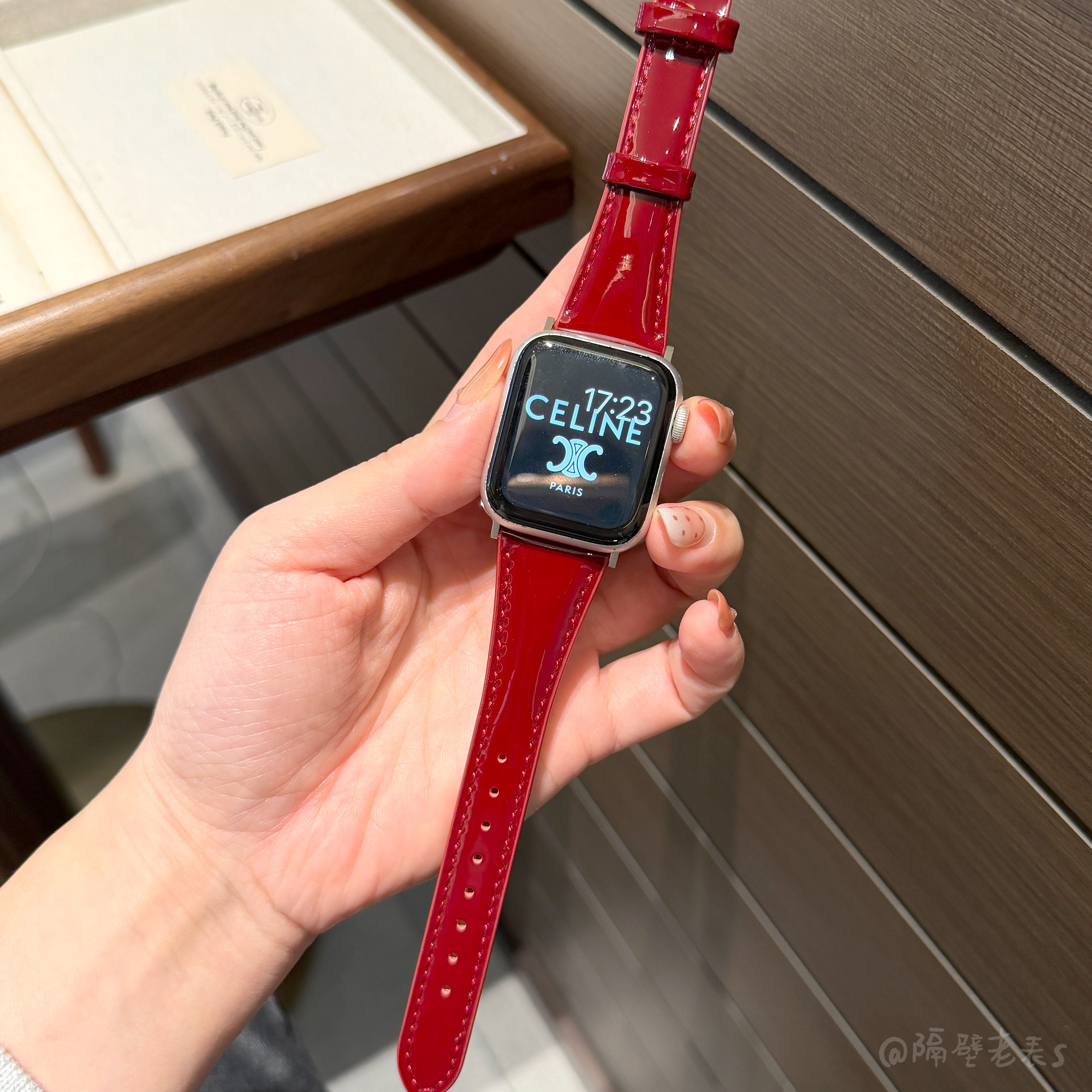 亮面小蛮腰真皮表带适用苹果手表watch10新年红apple watchS11SE3