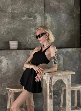 连体泳衣女裙式显瘦性感纯欲风2025年新款度假温泉高级感黑色泳装