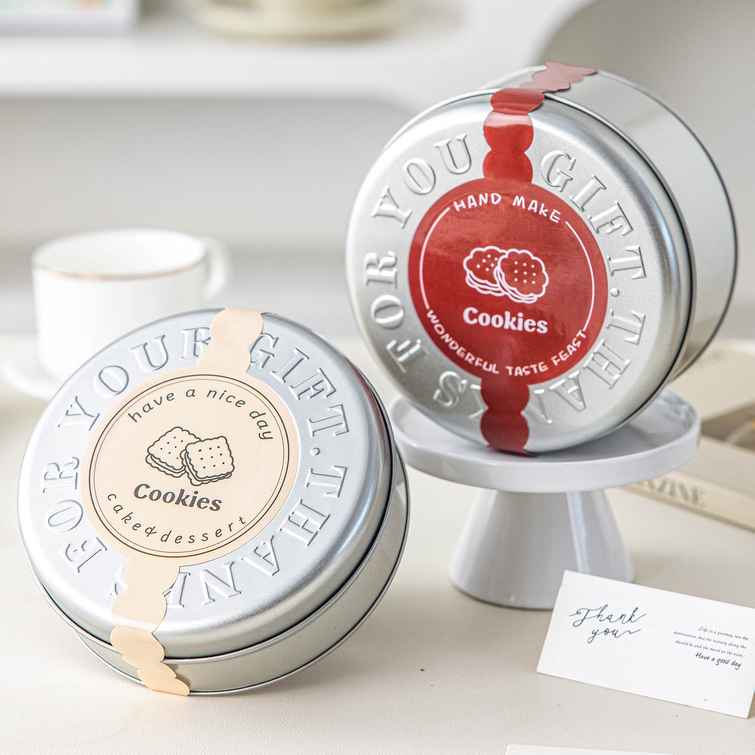 喜糖果盒子空马口铁包装盒高级感密封储物罐烘焙饼干甜品打包盒圆