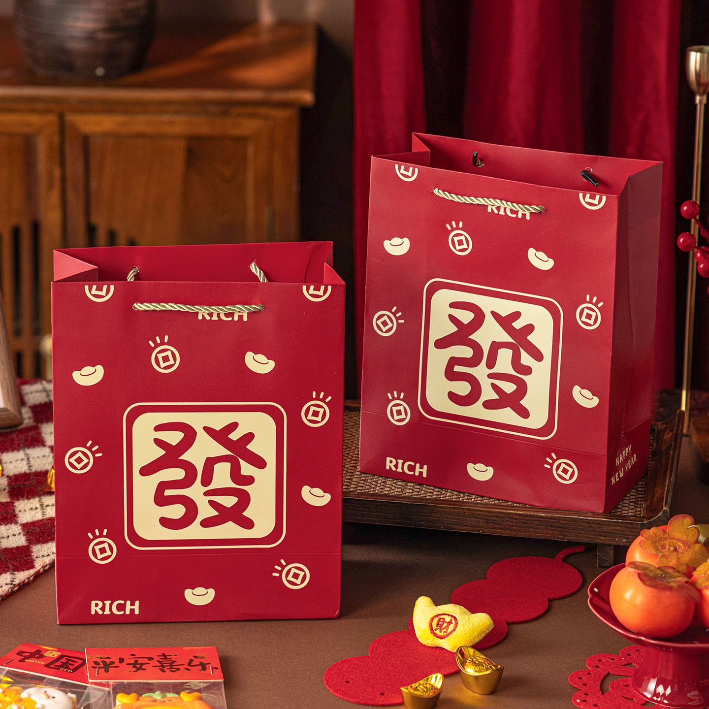 2027新年手提礼品袋纸打包装羊年货走亲戚伴送礼大号装铁盒饼干