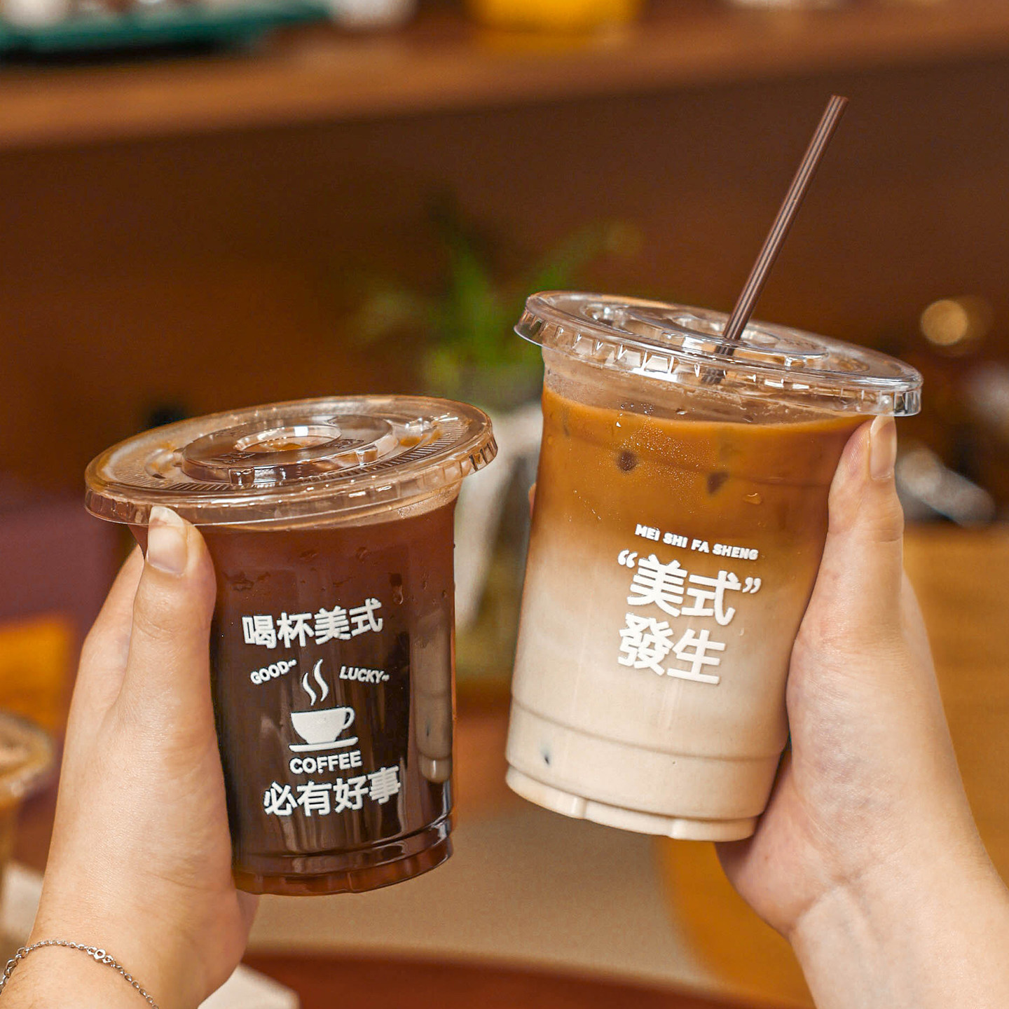 一次性咖啡杯带盖奶茶冷饮料加厚家用外出携带防漏食品级透明塑料