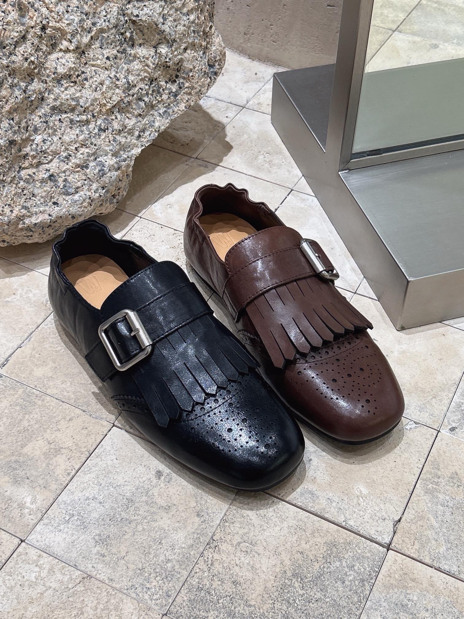 2025春季新款复古风流苏带扣雕花