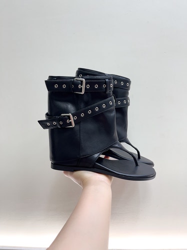 2026新时尚铆钉镂空皮带扣夹脚短靴女百搭纯色朋克风黑色人字凉靴