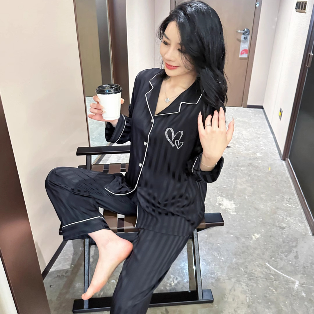 桑蚕丝轻奢爱心烫钻小众家居服女