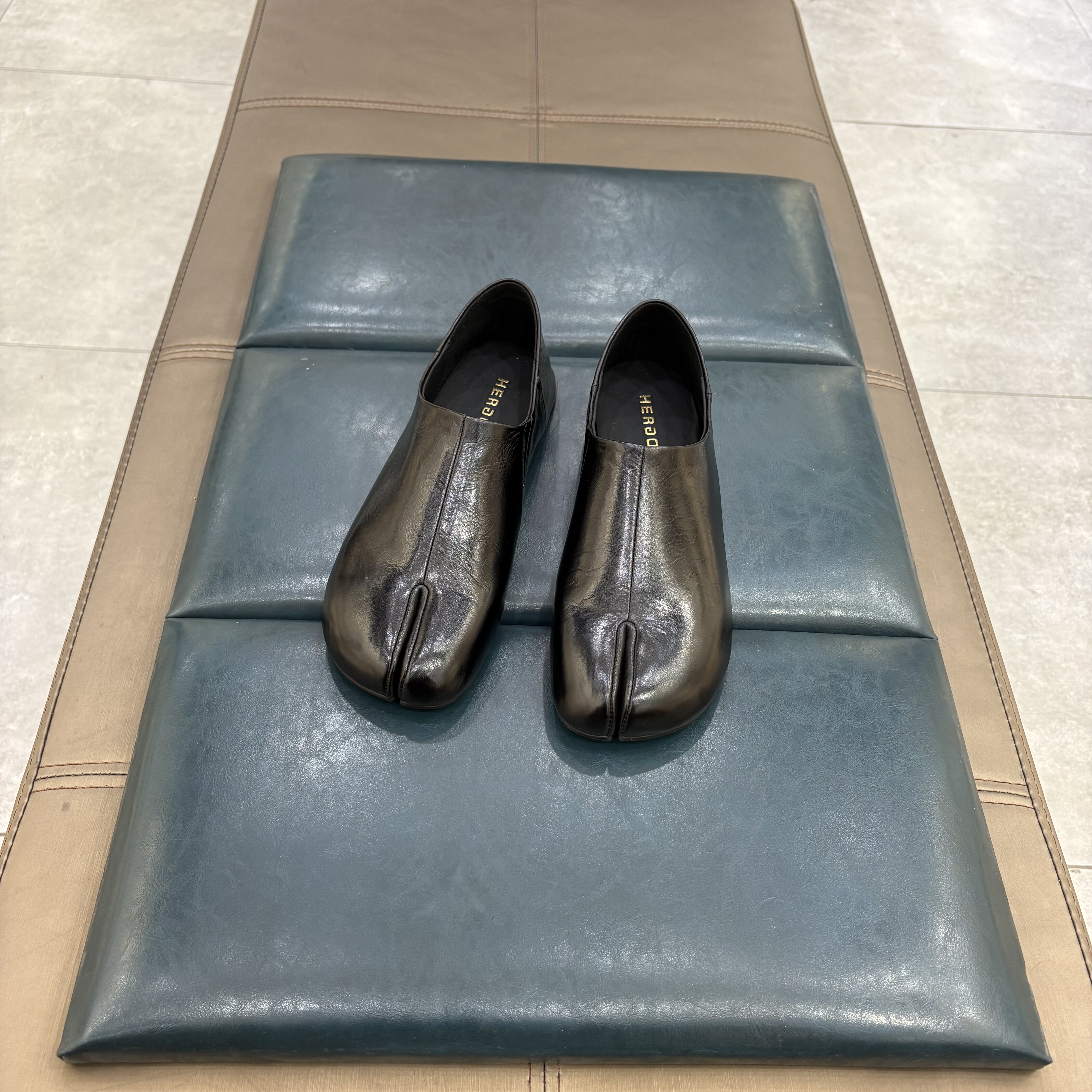 赫谷女鞋2026年新款平底分趾鞋女百搭圆头一脚蹬单鞋女,女鞋,深口单鞋,淘宝优惠券,粉丝福利购,淘宝优惠卷