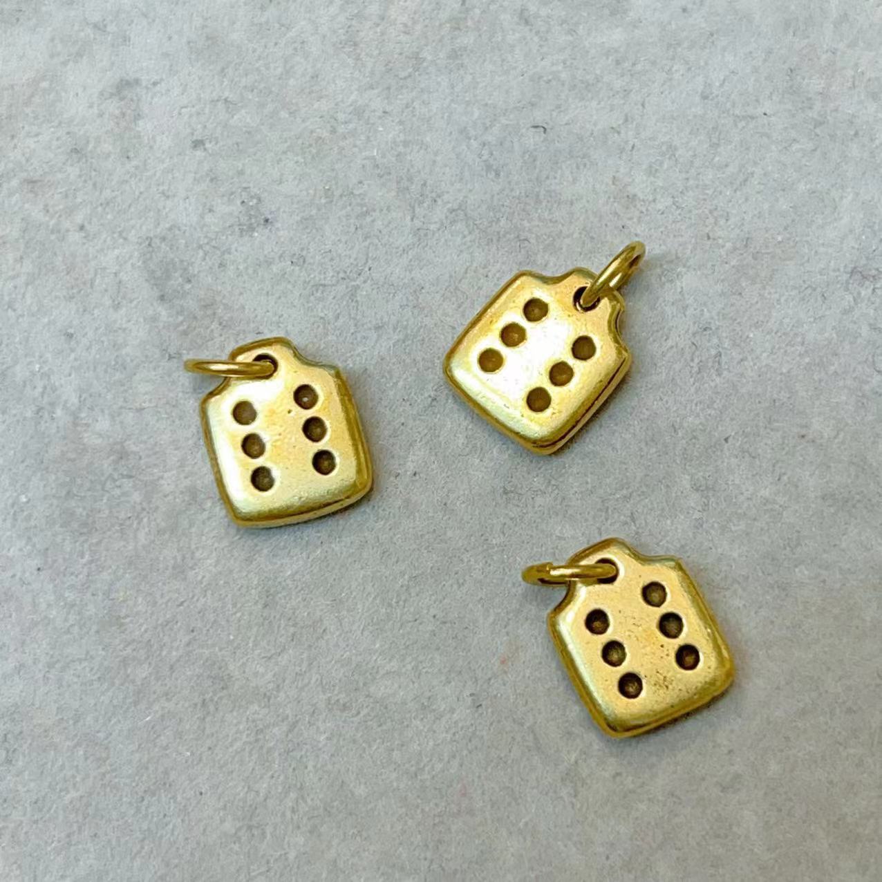 文玩铜雕刻六柄咒点吊坠牌挂饰挂件文玩配饰手串手持提溜吊坠牌