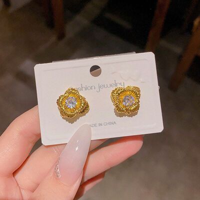 厚真金电镀小香风立体感花朵耳钉