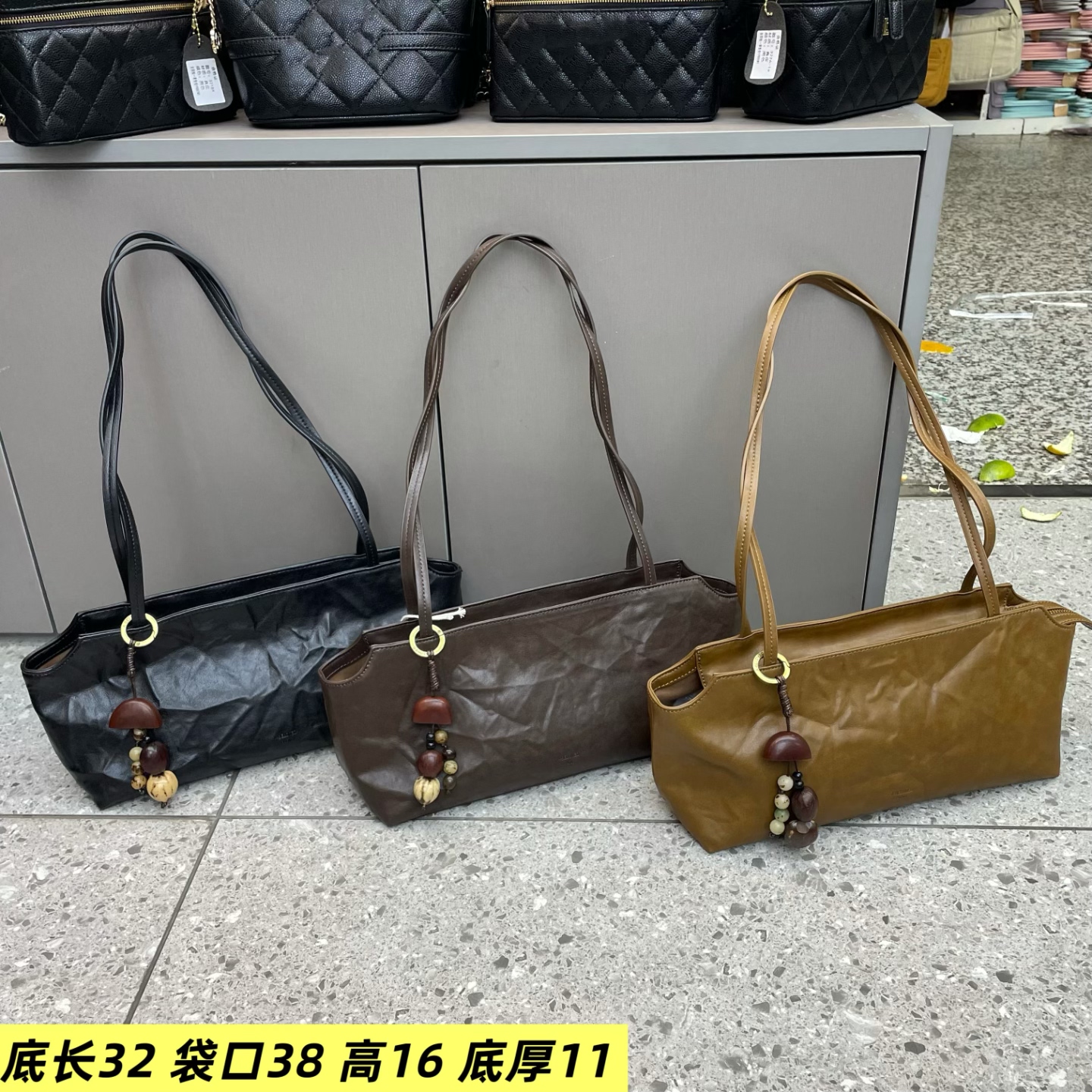 手抓纹时尚腋下女包2026新款洋气挂件大气网红质感简约欧美腋下包