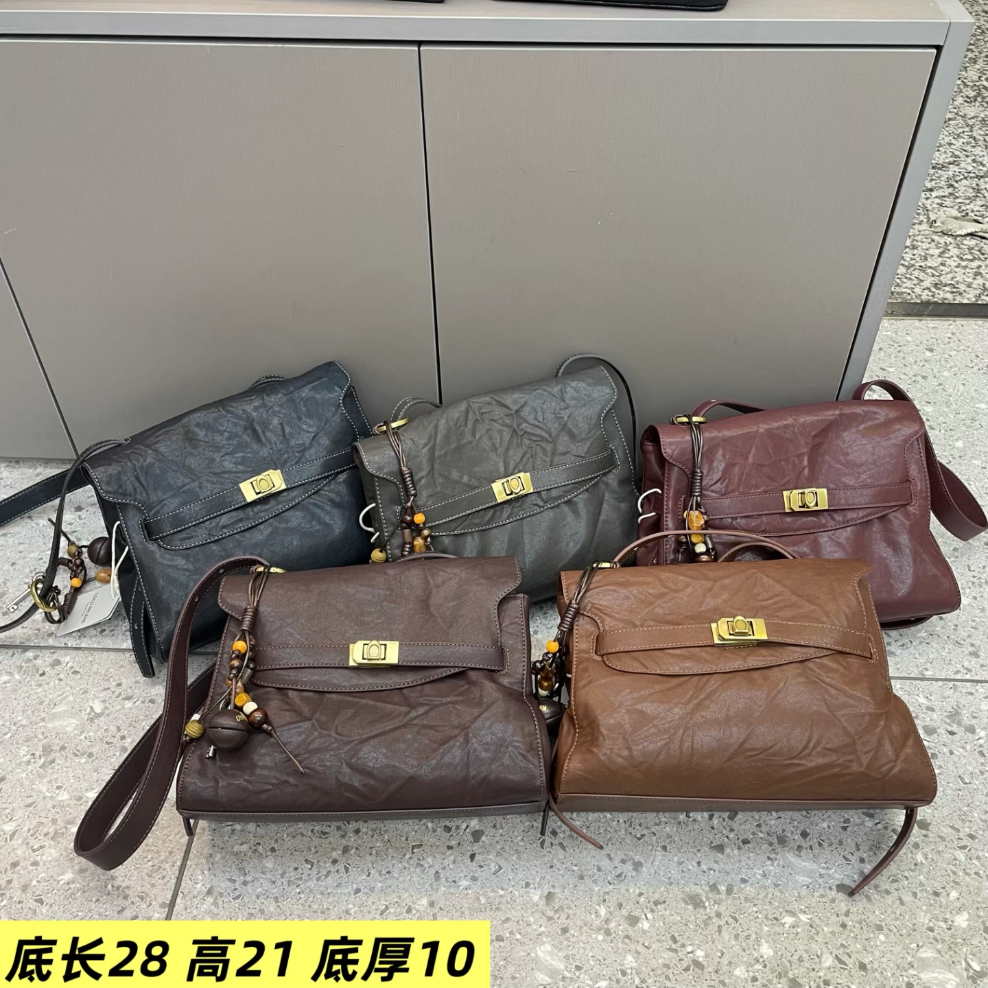 手抓纹皮面锁扣女包2026新款小众洋气欧美休闲质感大气单肩斜挎包