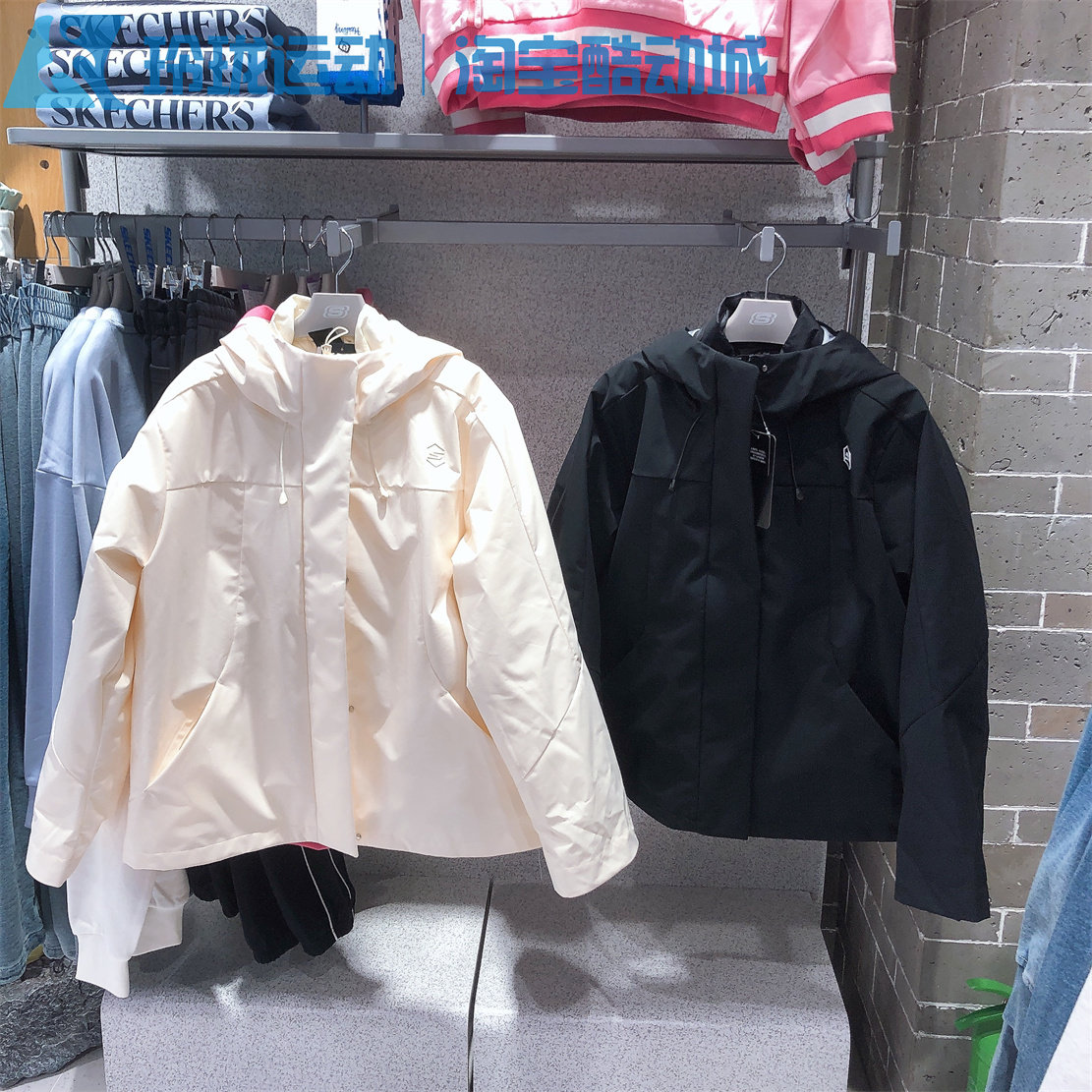 斯凯奇女子连帽百搭保暖外套