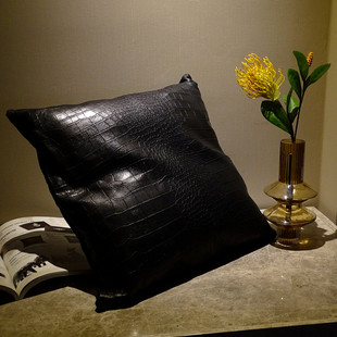 鳄鱼皮纹理进口头层牛皮真皮抱枕！代工出日真皮腰枕靠枕（无芯）