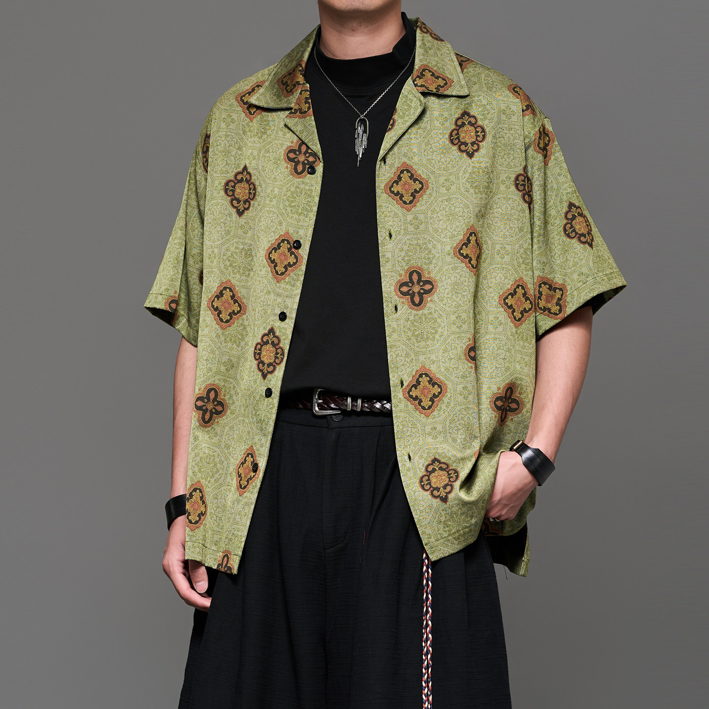 26年夏季日系复古中古风印花宽松度假慵懒风古巴领五分半袖男衬衫