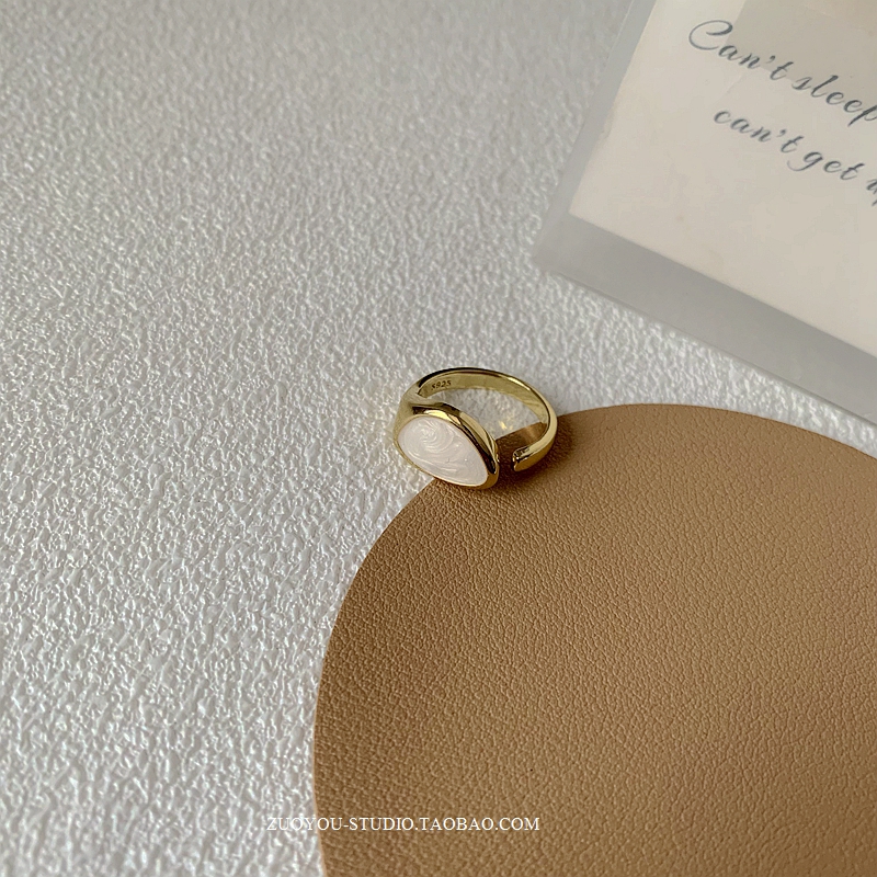 女贝母祖母绿戒指复古个性冷淡风