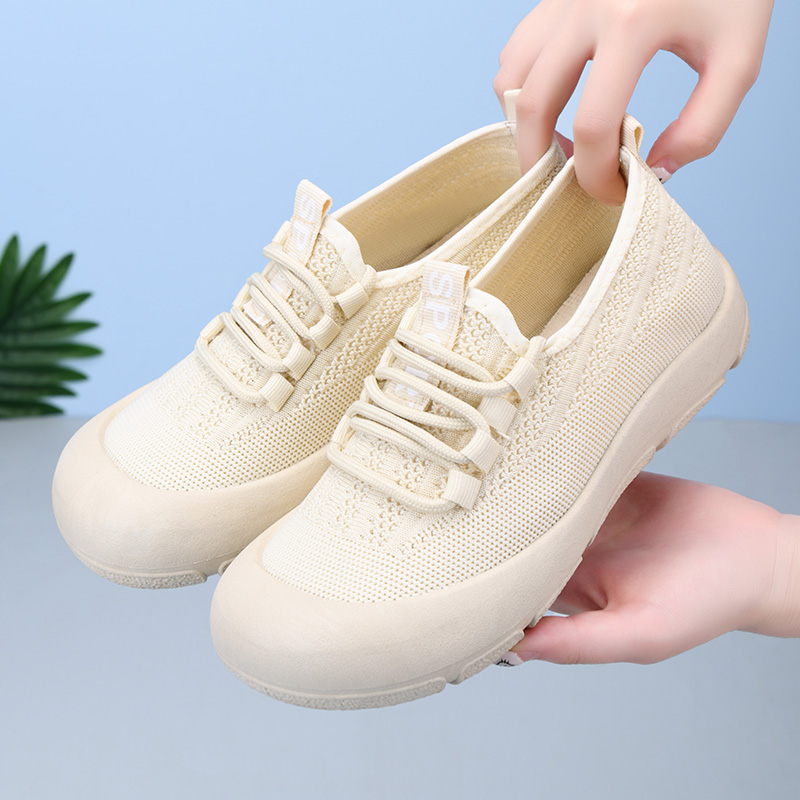 夏季老北京布鞋女新款透气网面飞织妈妈鞋镂空浅口休闲运动鞋百搭