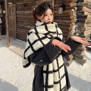 韩系高级感氛围仿羊绒黑白格子围巾披肩秋冬季加厚保暖长毛绒围脖