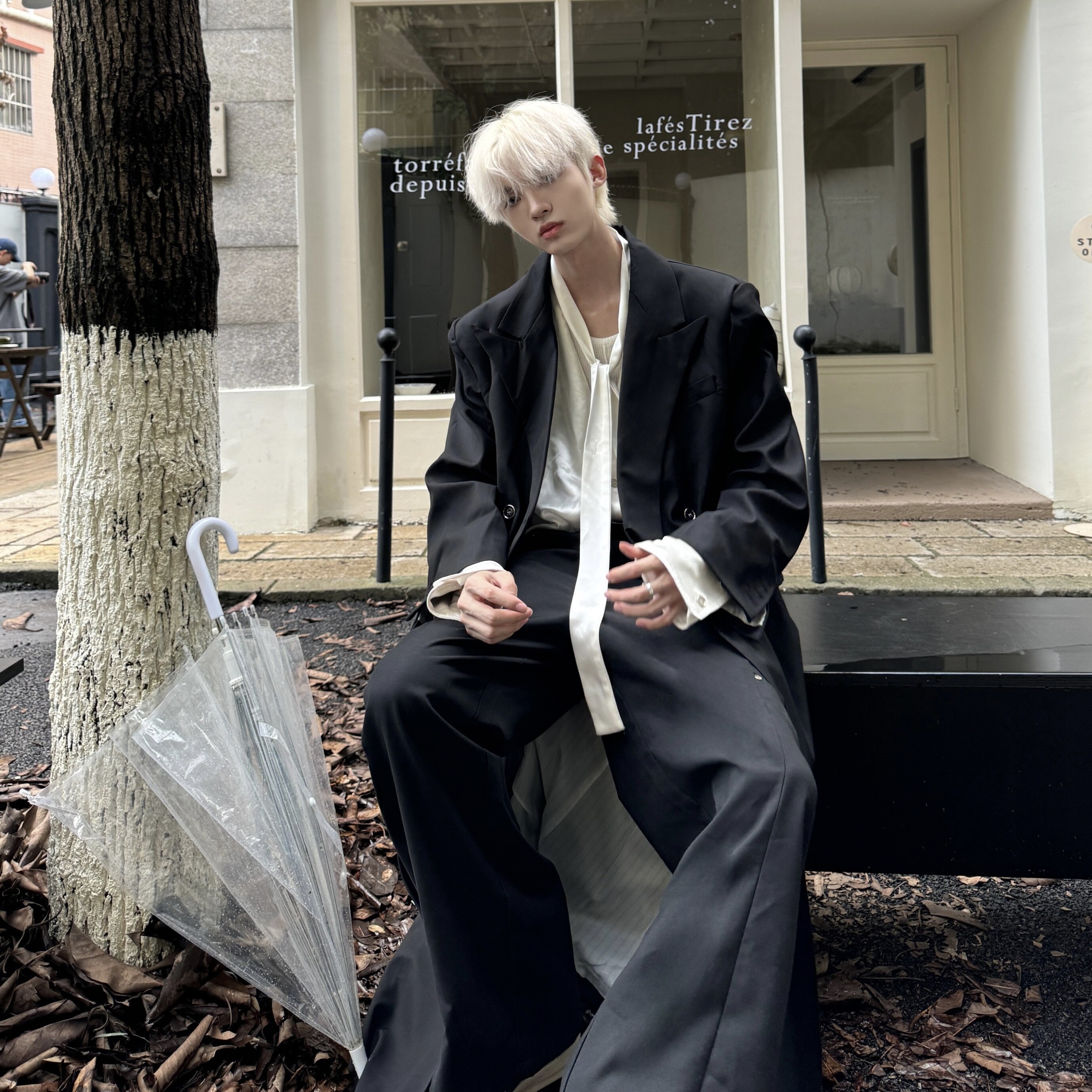 Desaturate原创小众秋季新款走路带风垫肩黑色长款风衣韩版潮流休