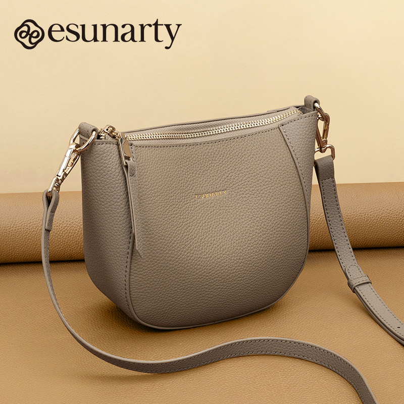 真皮手机包斜挎女士2026新款头层牛皮饺子包中年妈妈轻便小包包