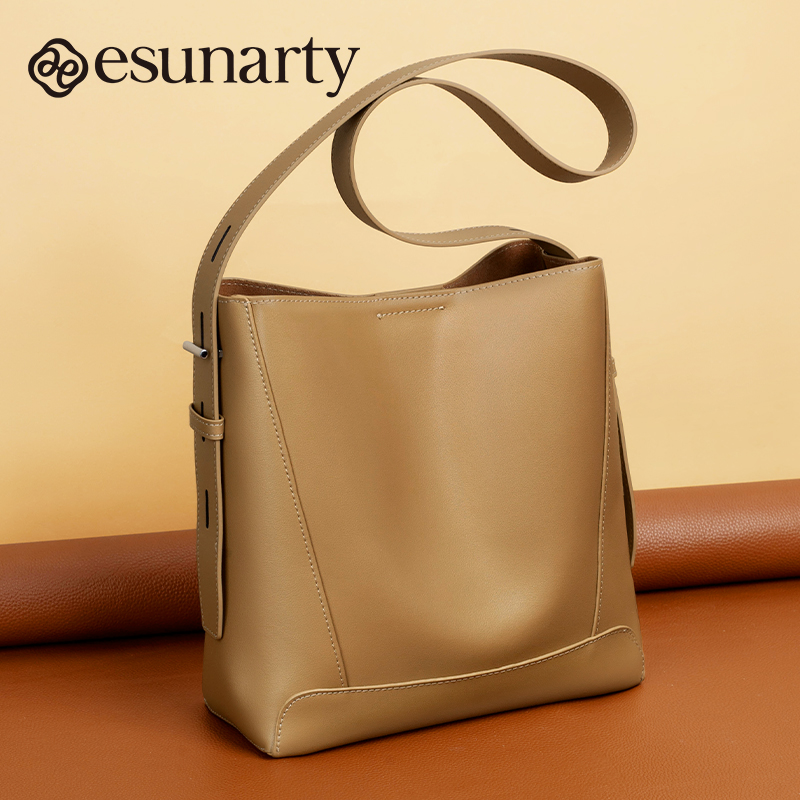 真皮水桶包女士2025新款时尚高级感大容量斜挎包复古女士单肩包
