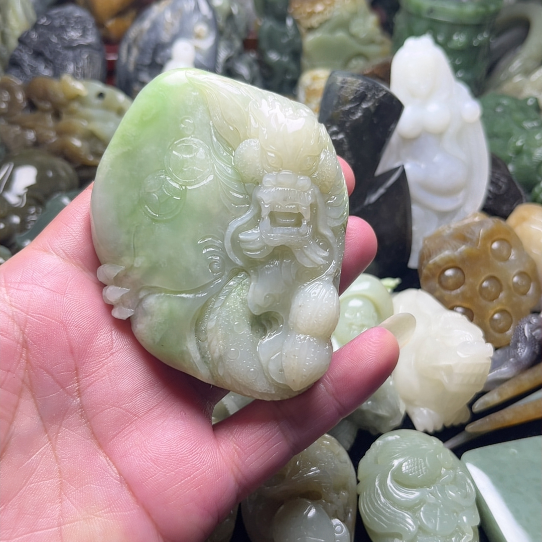 青海料带翠龙把件生意兴隆