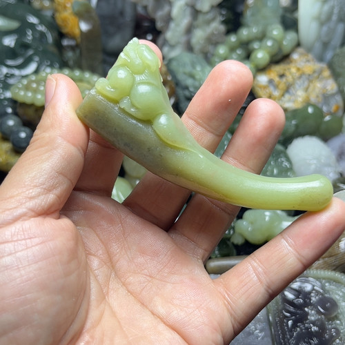 新疆和田玉黄口料貔貅烟嘴