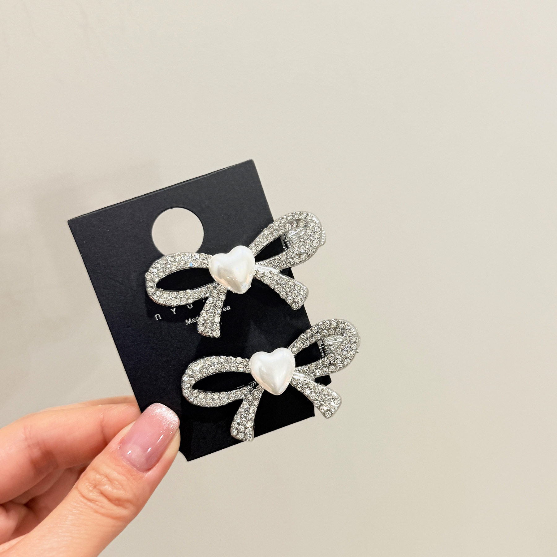 一只价格 欧尼同款超闪满钻蝴蝶结边夹顶夹时尚百搭头饰品质发夹,饰品/流行首饰/时尚饰品新,民族风发饰,淘宝优惠券,粉丝福利购,淘宝优惠卷