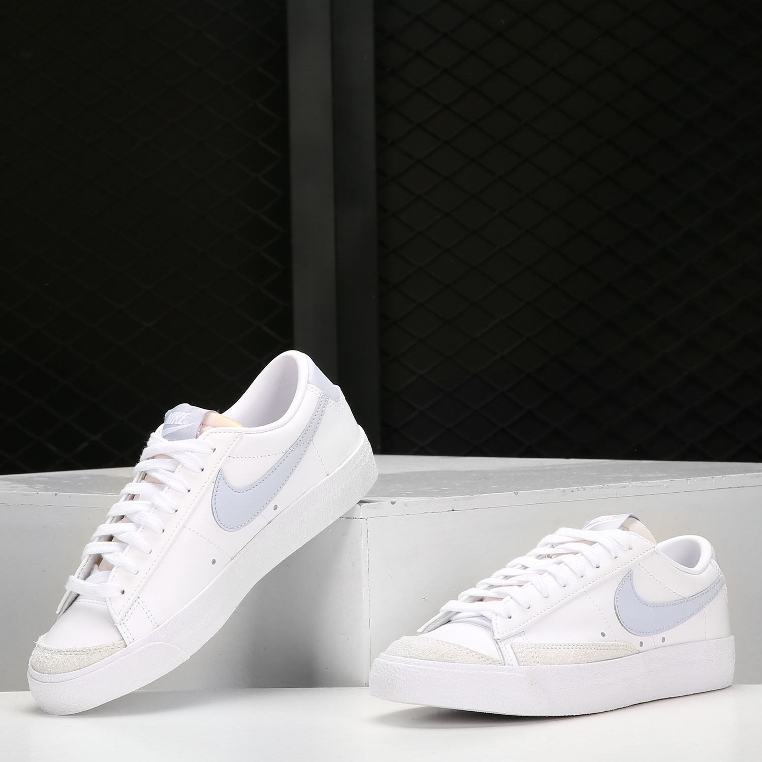 nike/耐克板鞋女子blazer低帮轻便泡棉经典透气运动休闲鞋 dc4769