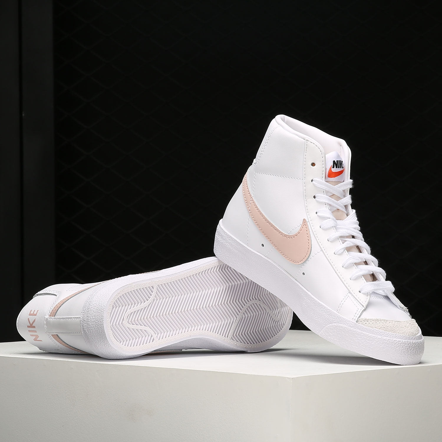 nike/耐克板鞋女子blazer开拓者中帮轻便防滑运动鞋休闲鞋 cz1055