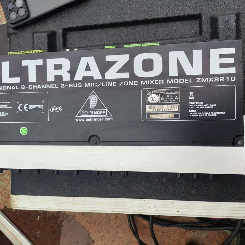 议价百灵达ZMX8210 八分区机架式调音台可维修