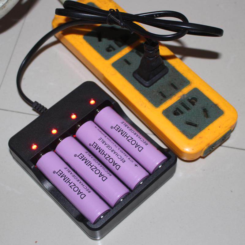 18650锂电池3.7v可充电4槽带线充电器充满自停强光手电筒专用电池