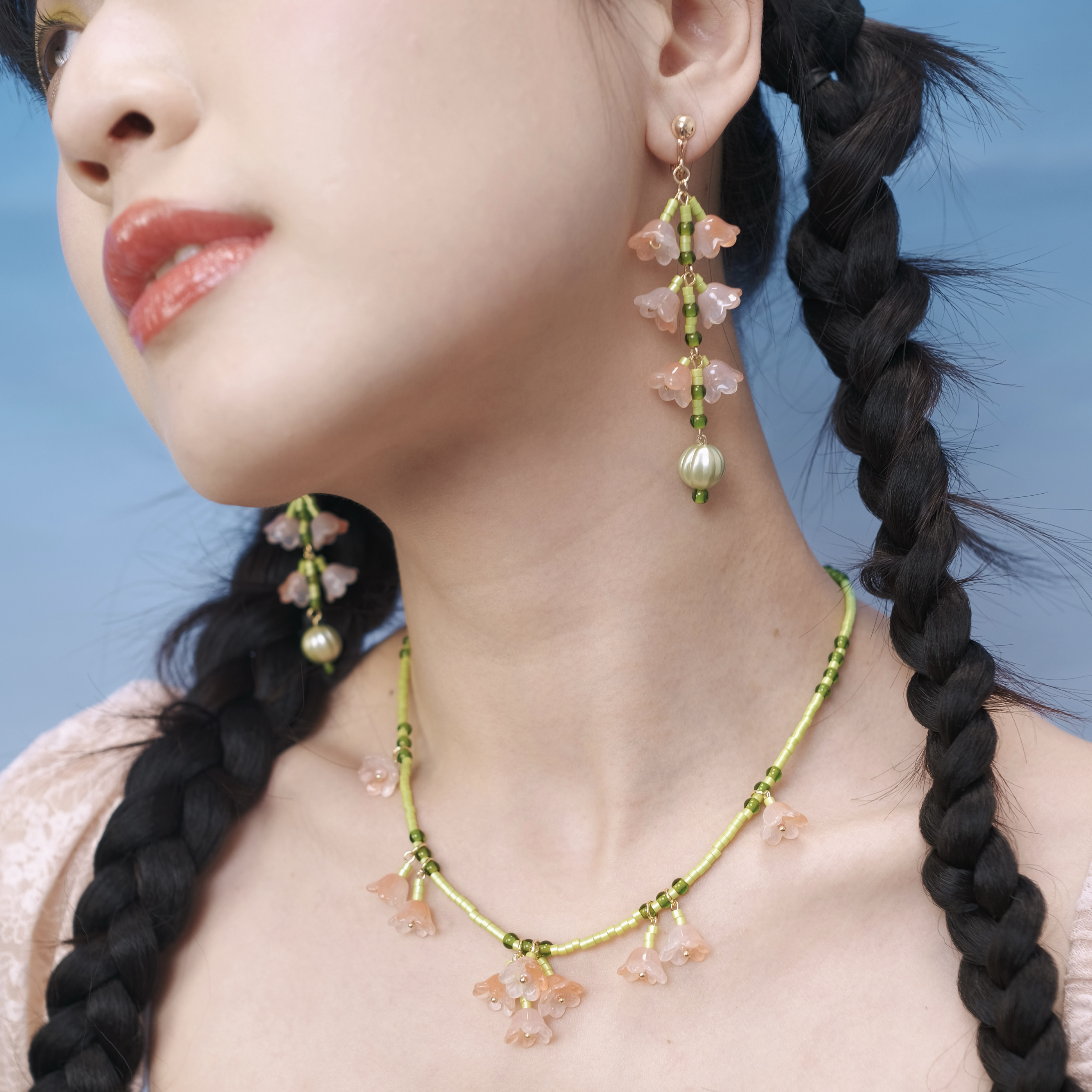BOMBCACA春日序曲系列 杏月弯弯 原创橘色绿色清新串珠花朵长耳环