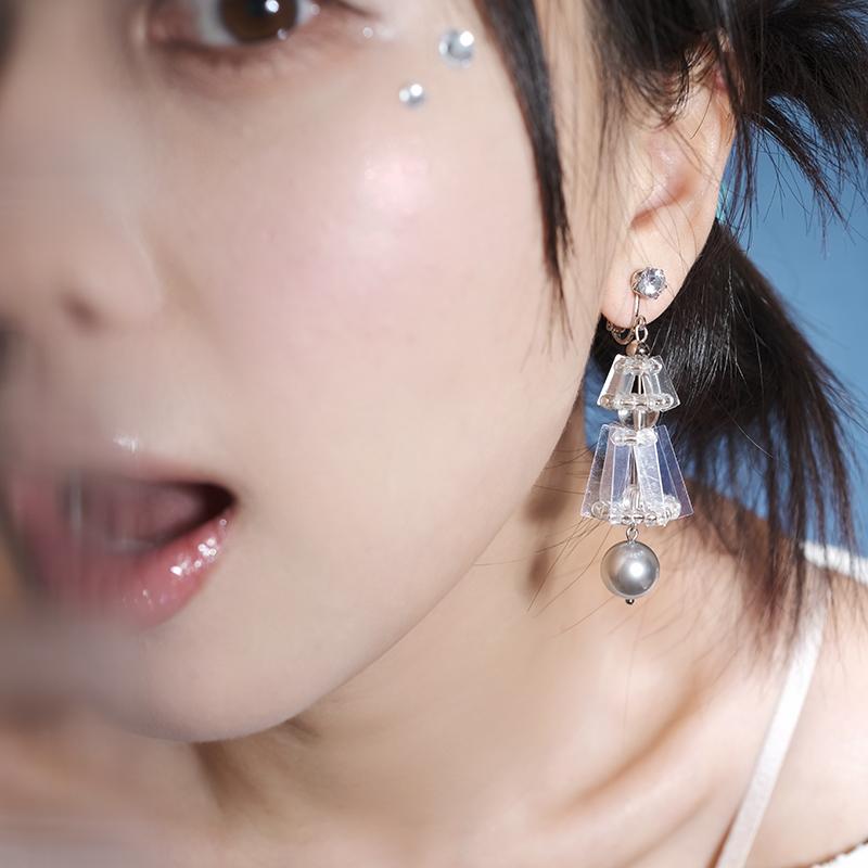 BOMBCACA银色圣诞系列 梦核圣诞树 原创透明亮光仿珍珠精致耳环女