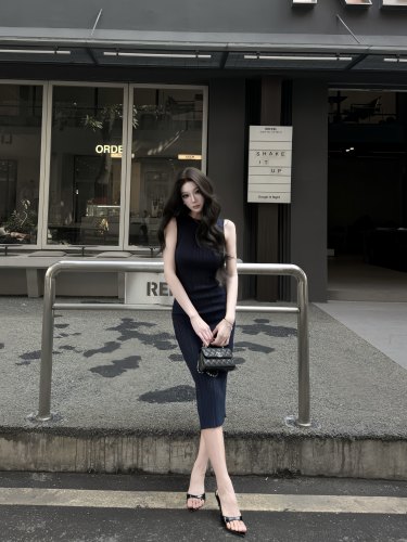 高智感针织无袖背心裙包臀裙女