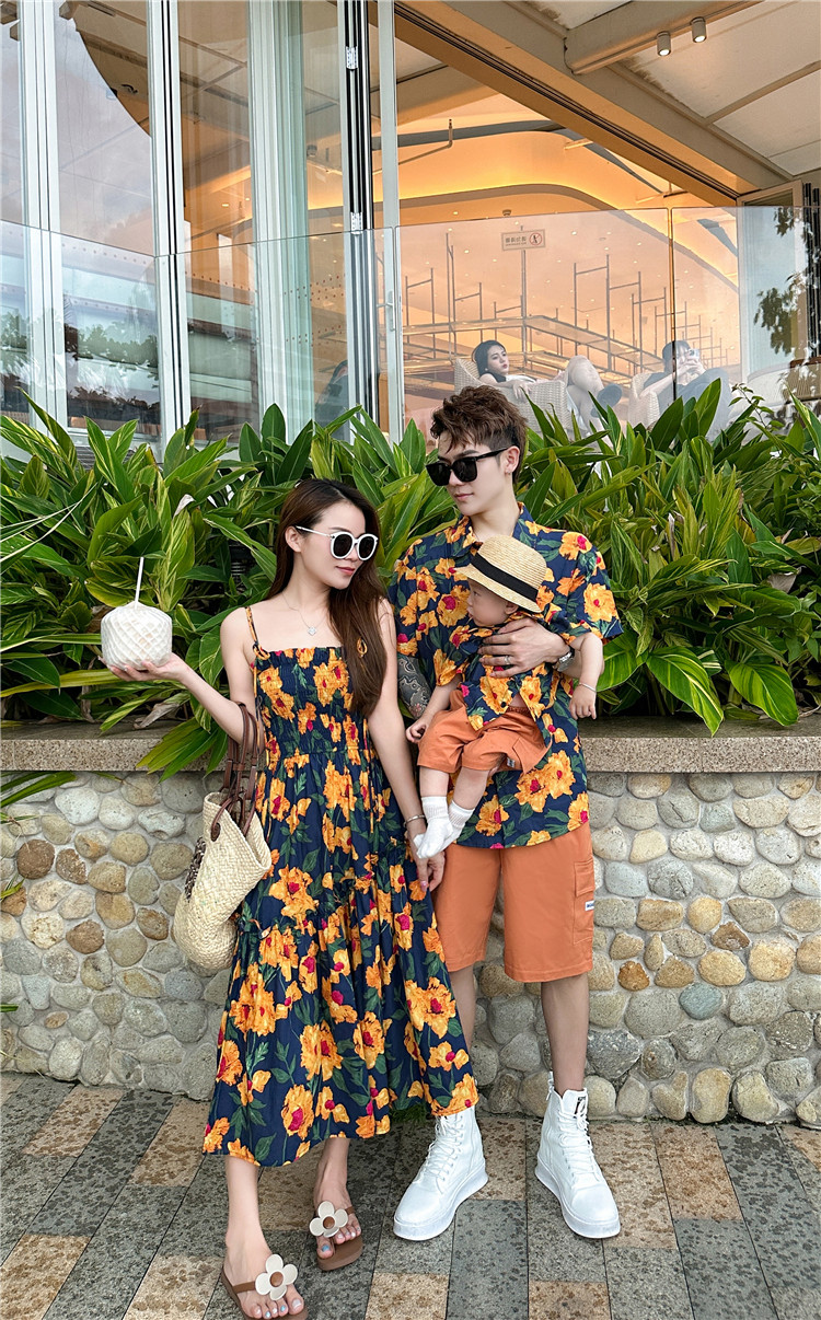 해변 휴가 부모-자식 의류 여름 가족 3 4인 삼아 해변 어머니와 딸 드레스 아버지와 아들 반팔 셔츠