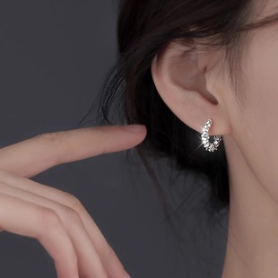 999银针碎银耳钉新款2025爆款高级感轻奢女耳环小众百搭气质耳饰