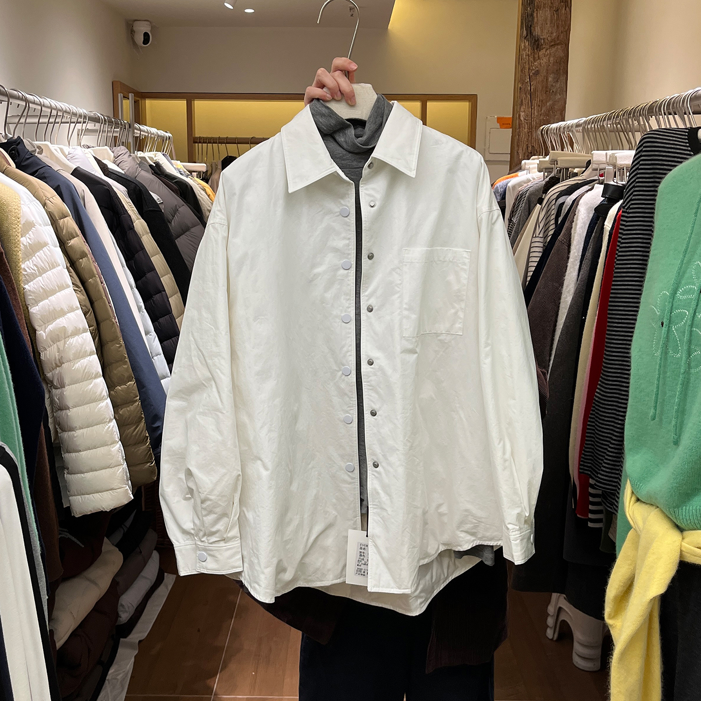 宽松翻领轻薄羽绒服衬衫女