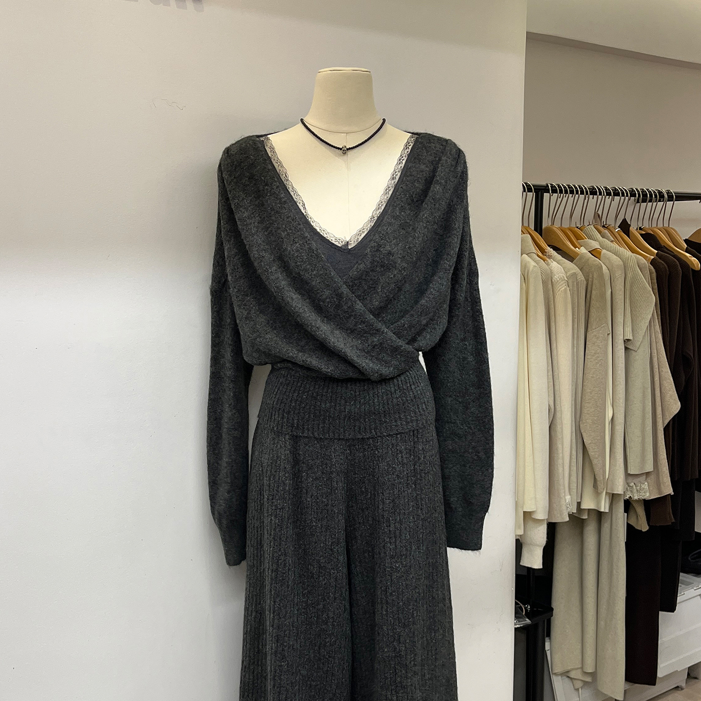 收腰洋气外搭交叉V领针织衫