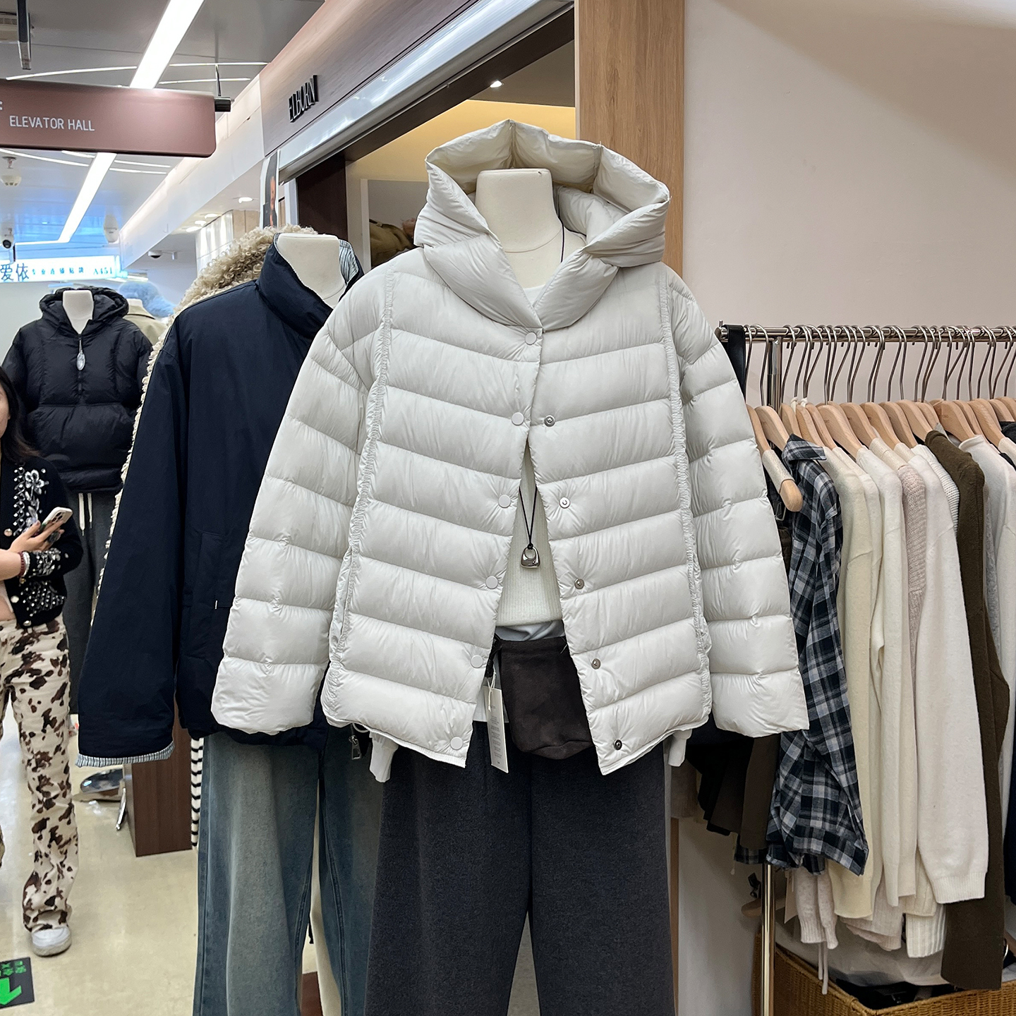 灯笼袖连帽保暖羽绒服外套女