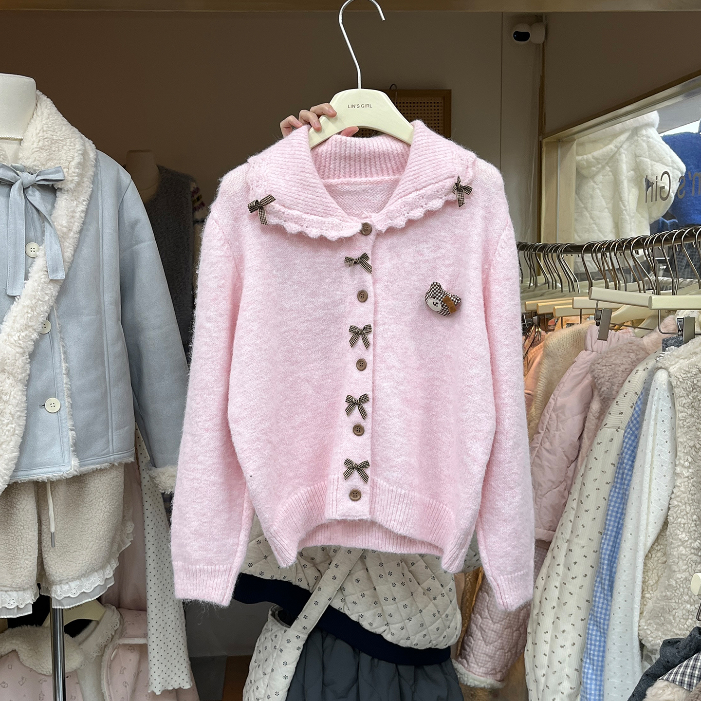 蝴蝶结粉色毛衣减龄娃娃领针织衫